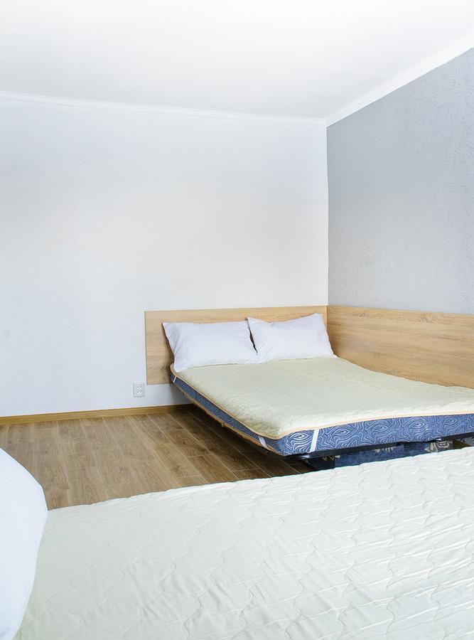 Scandinavian Poltava Apartments With 2 Rooms, 3 Beds 1 Sofa Exteriér fotografie